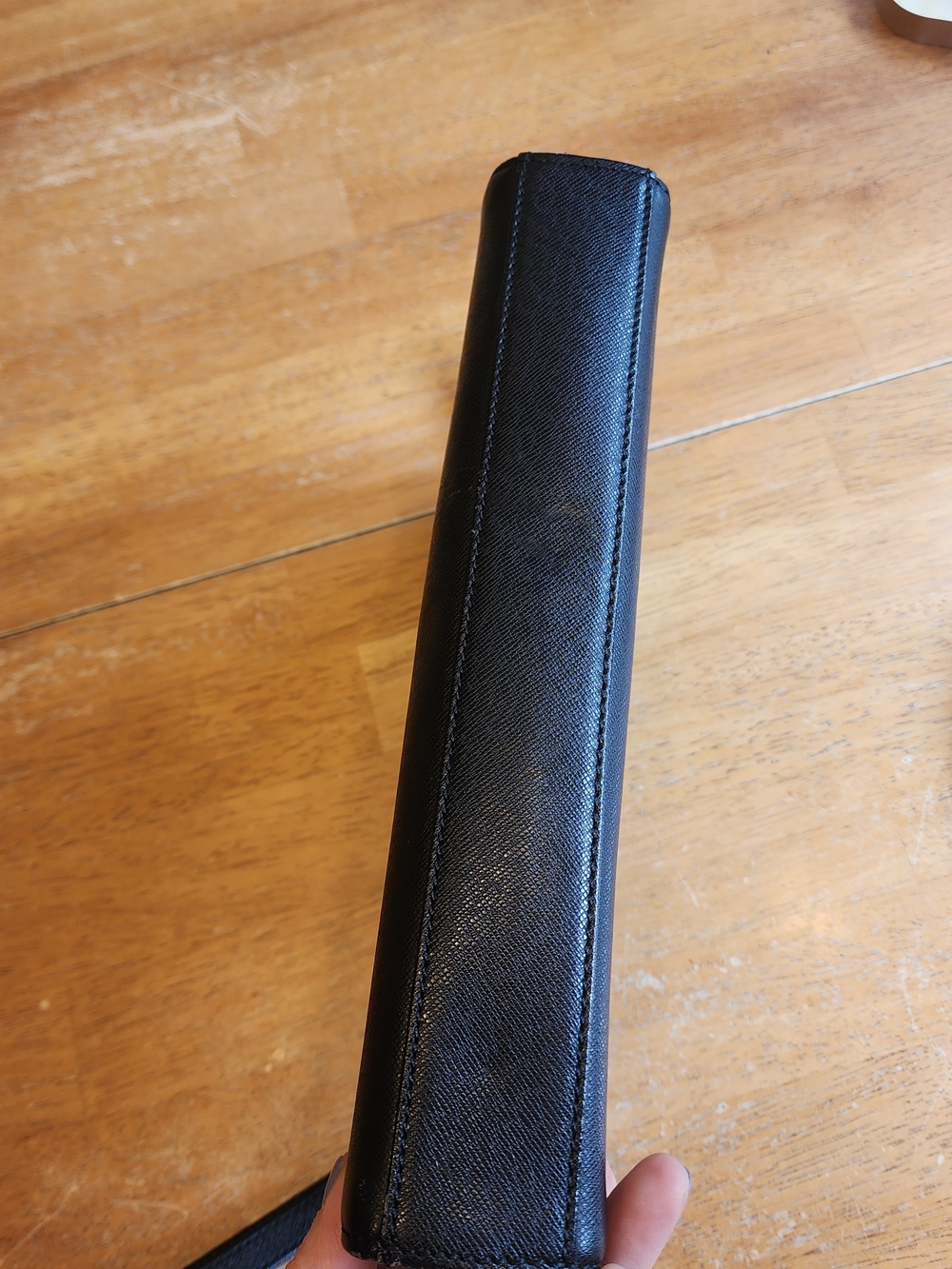 Burberry black leather clutch bag with a wrist strap - Picture 3 of 16